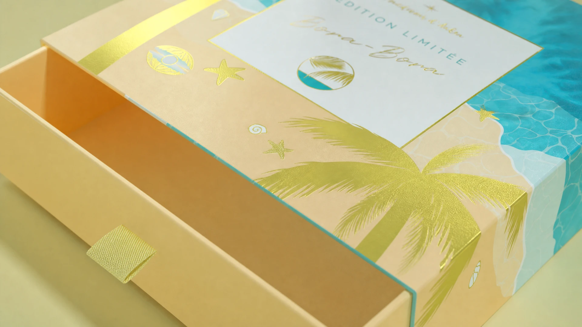 Close-up of the Bora-Bora box structure, showing the lid, tray and layered construction.